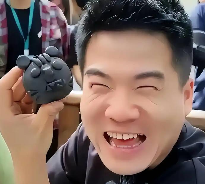抖音只有6个人能天天稳住10万+？董宇辉陈泽领衔，剩下4个凭啥？
我平时就爱蹲直