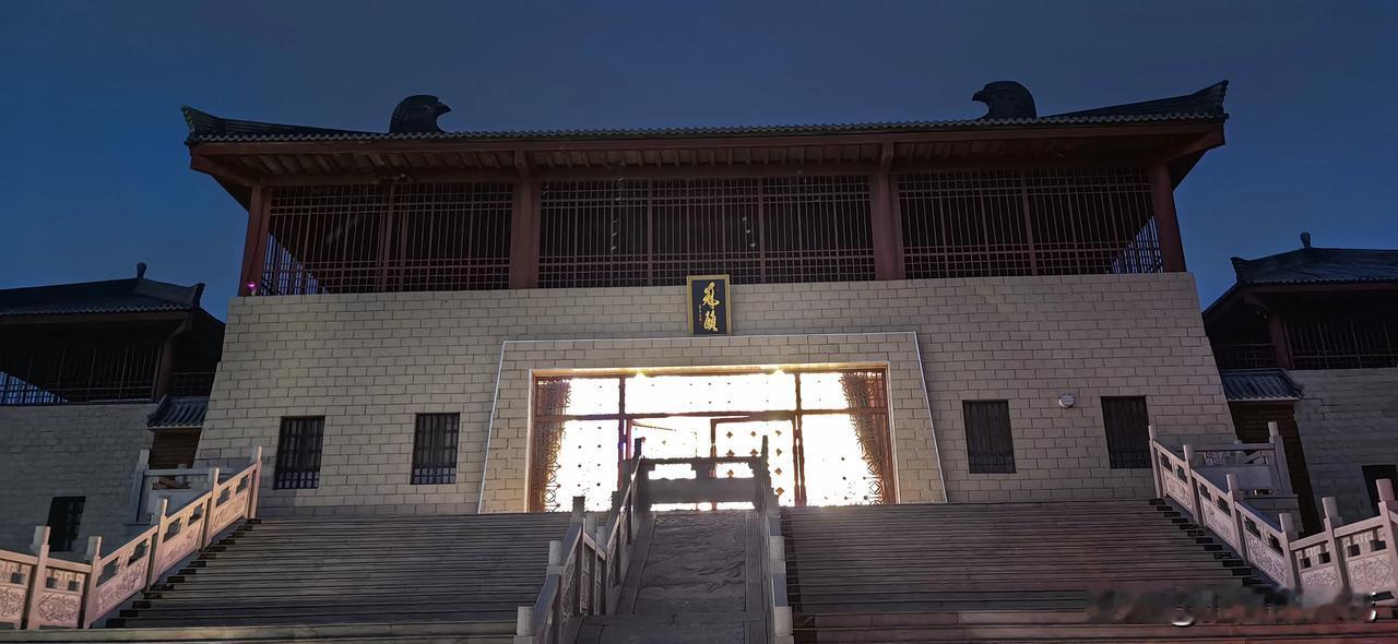 大家觉得这是个什么建筑物呢

在东归英雄渥巴锡的青铜杯里，
闪烁着你名字的光芒。