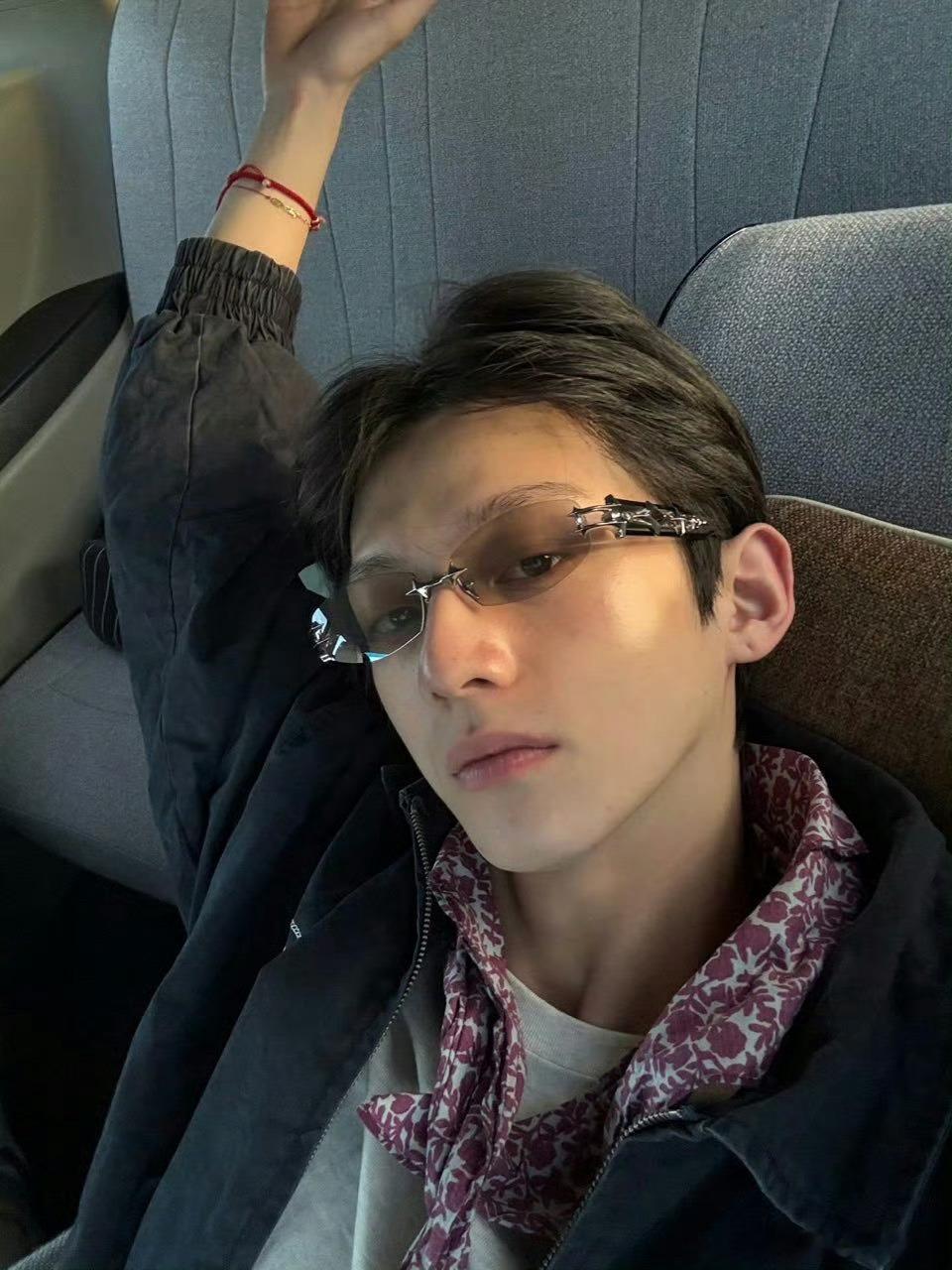 赖伟明 翻什么白眼啊帅哥做错了0件事，代拍真的很讨厌啊，抵制代拍！ ​​​