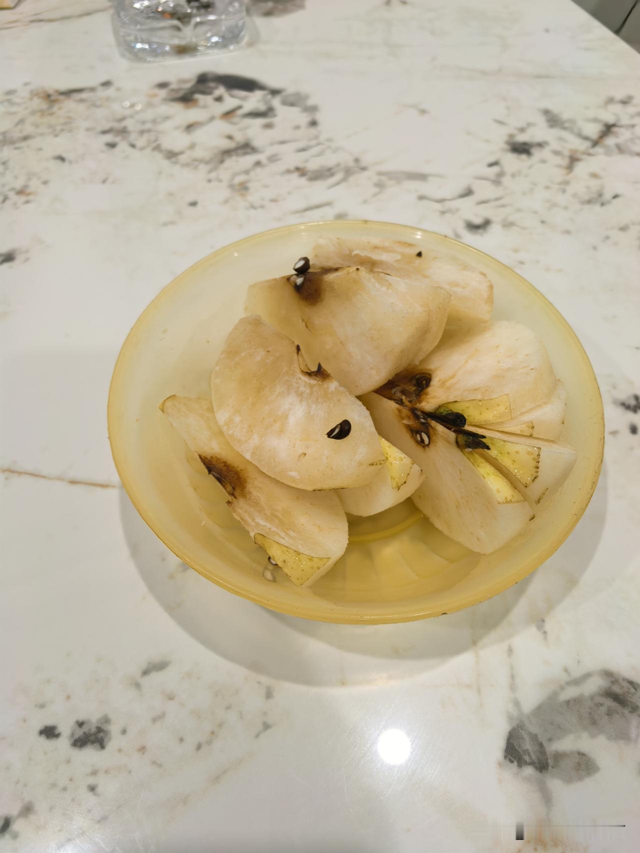 一觉睡醒是下午16点，上夜班，这个点醒来算是醒得比较早的。
早上和另3位同上夜班