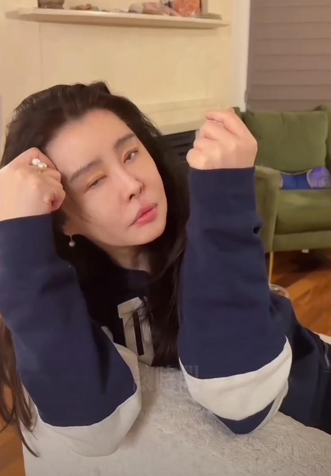 没想到59岁的王祖贤居然在国内短视频平台开个人账号了！不过容我说句不好听的，女神