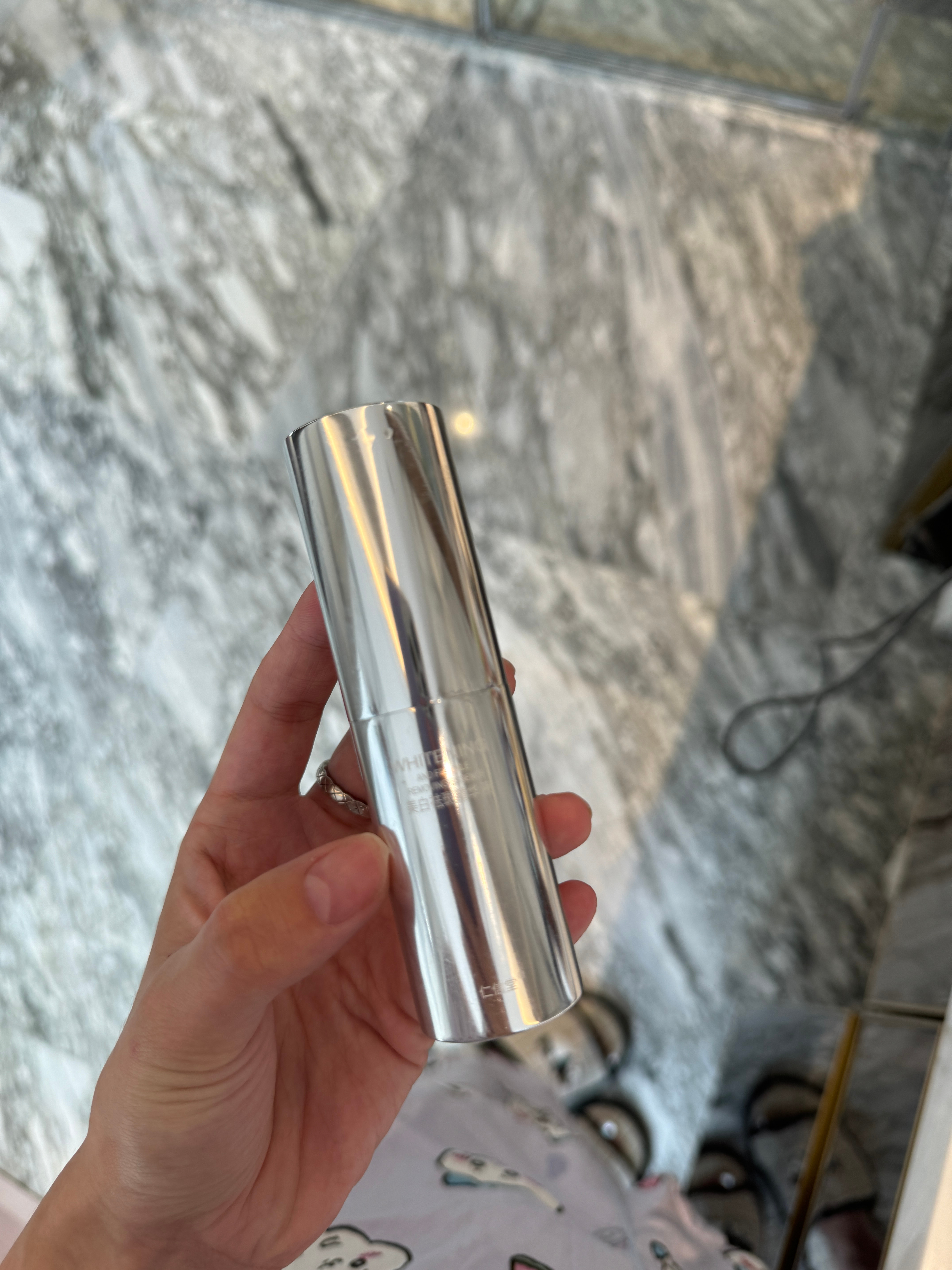 这几天给我累的 [抱一抱]所以没更新美白精华用的 这个 现在用了第二只 等我多用