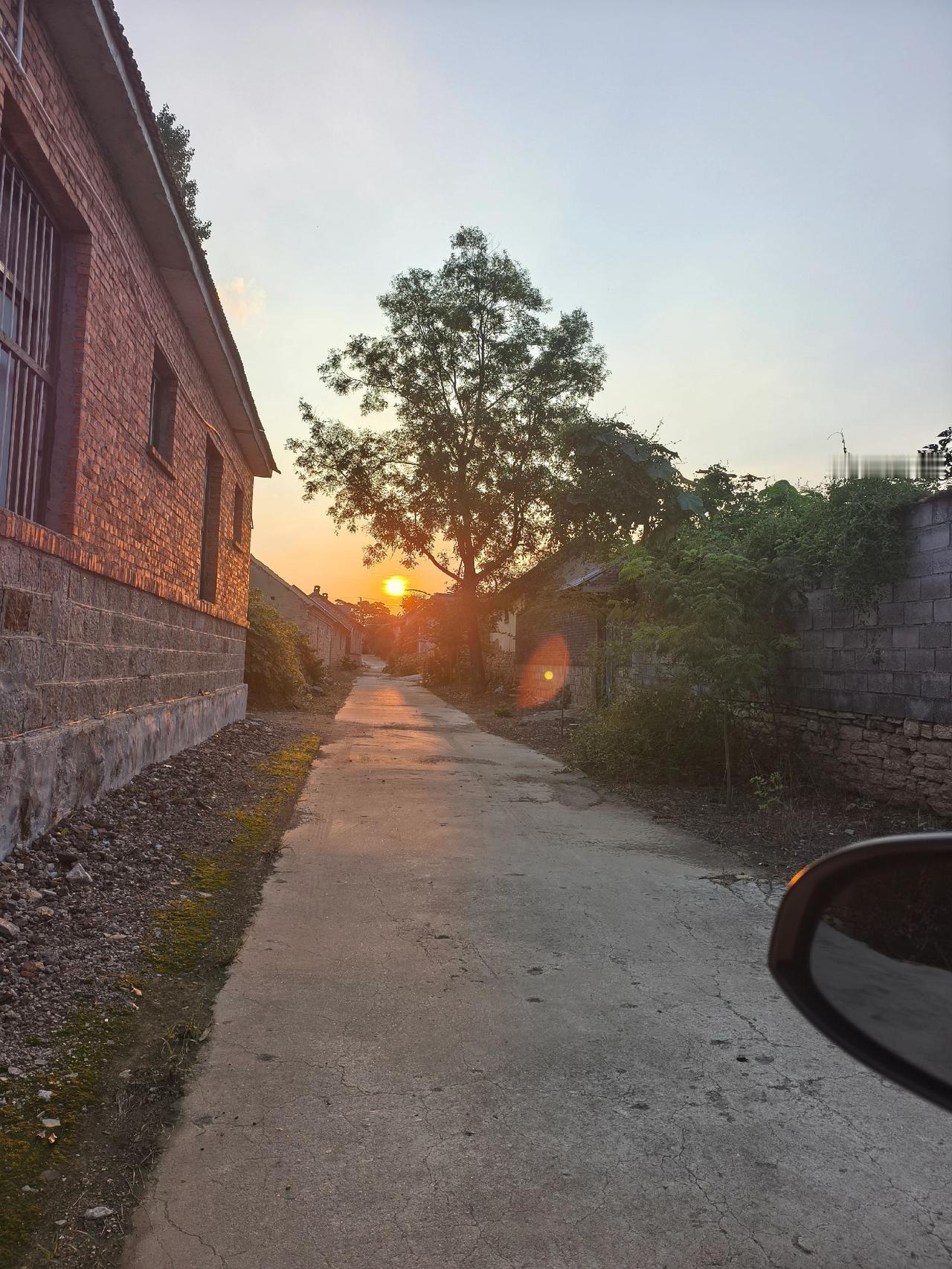 同一个地点，拍摄老家南边那条街。