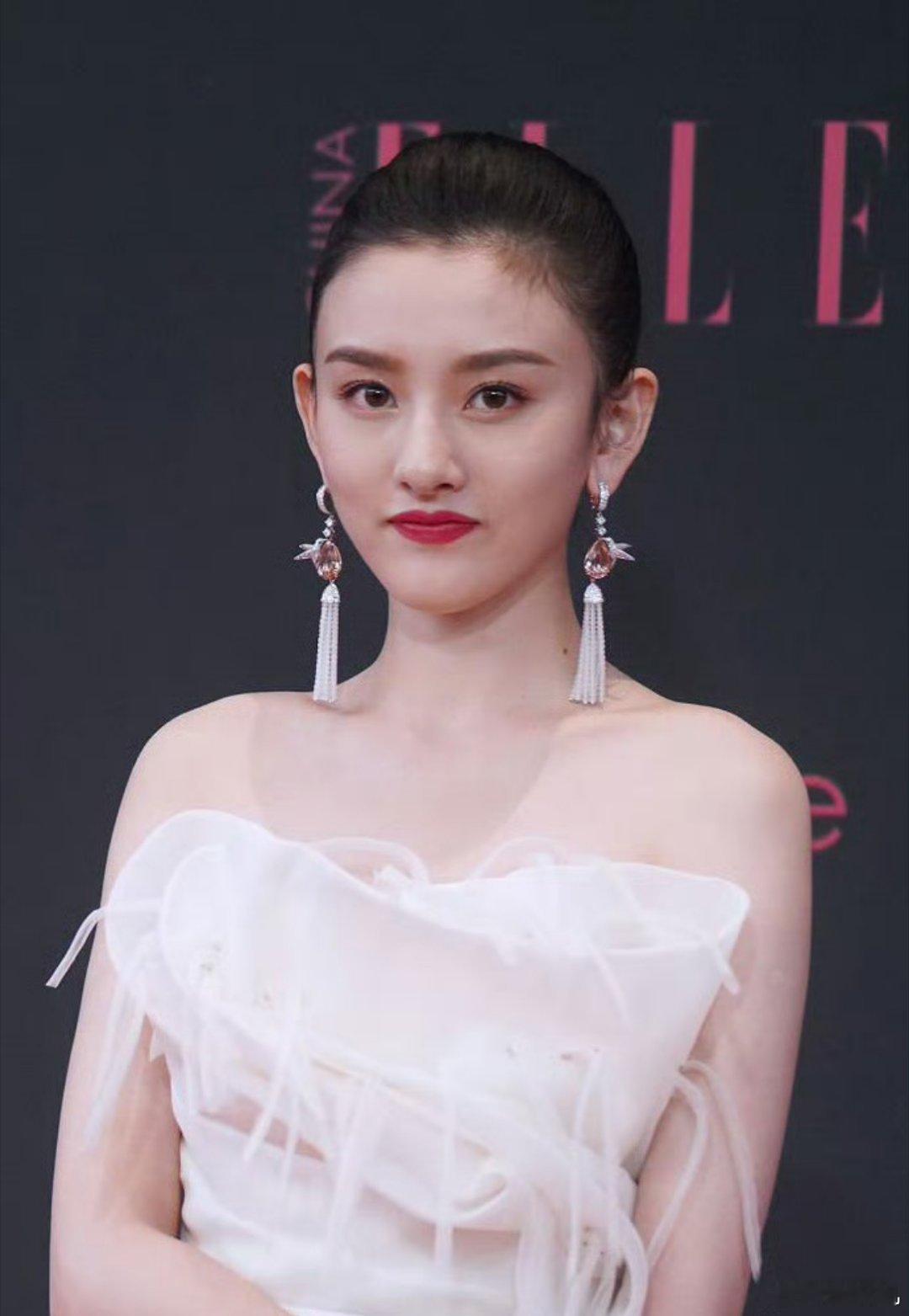 王楚然和宋祖儿两家也能比划起来？？一个明艳大美女，一个小家碧玉，这都不是一个赛道