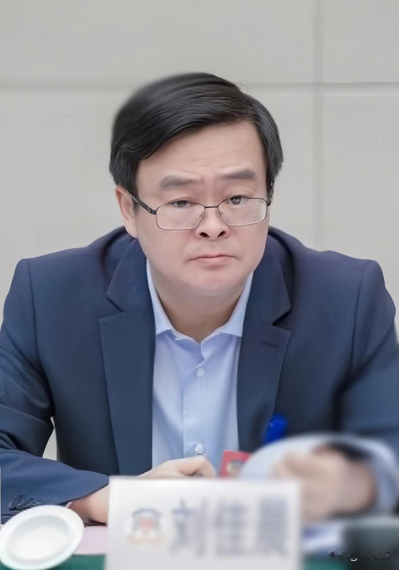 厉害了！年过五旬的昆明市长参加马拉松，从1万余名选手中脱颖而出，“全马破四”好成