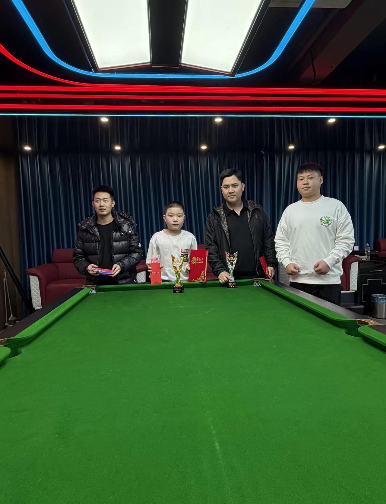 恭喜王多多中八3000冠军又拿一个 感谢杨绍杰 奥秘独牙 施方敏 魔石 抓球 粉