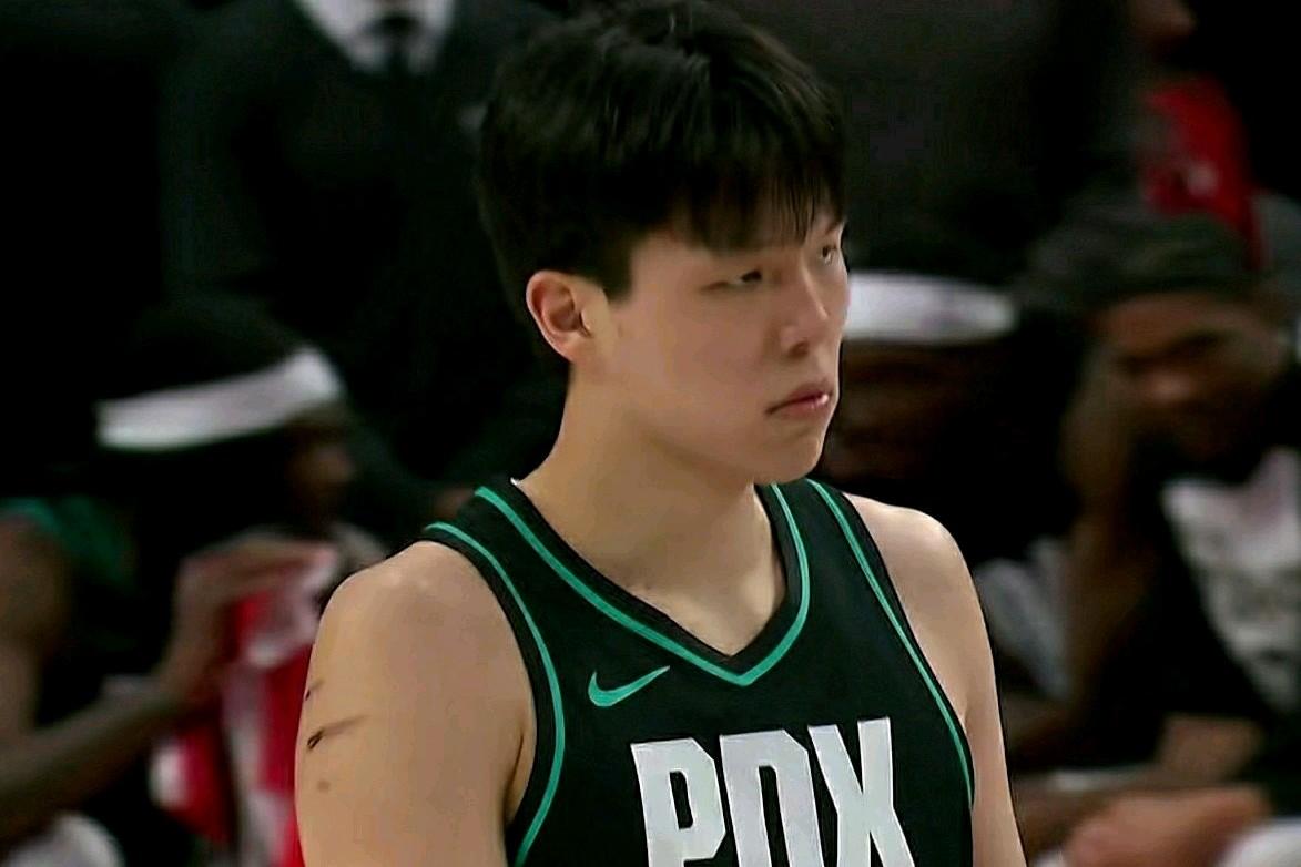 杨瀚森枯坐冷板凳！开拓者惨遭太阳逆转，耻辱6连败，透露3大尴尬的事实：

第一：