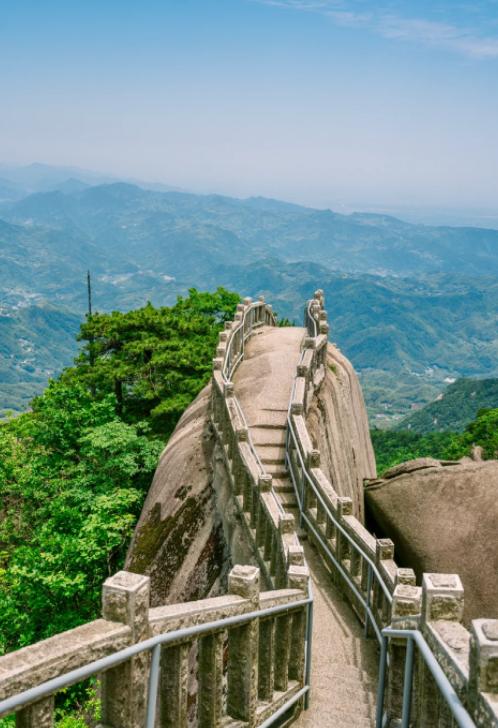 3岁加拿大萌娃机场哭别：中国让她不舍的到底是什么？
亲爱的朋友们大家好，我是海林