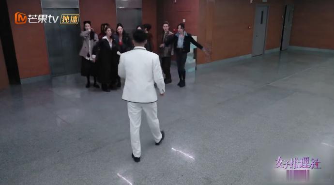 女子推理社[超话]  《女推》中董礼怡、千可迎与白喝对峙的这段剧情，简直是全剧的