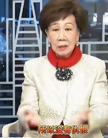 现在的台湾出现了怪现象，主张“台独”的民进党党员吕秀莲、沈富雄、吴子嘉等人开始大