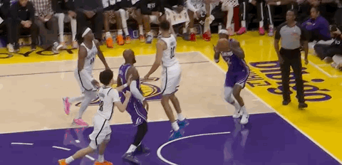 彪哥的扣篮，打手了吗？ 