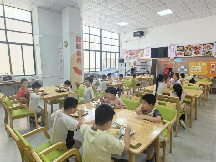 暑期家长带娃难台州社区出手来帮忙 天台始丰街道溪林社区这波“春泥”托管班，精准踩