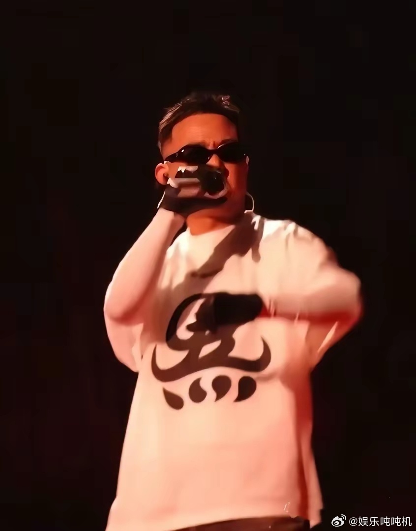 我还挺佩服GAI的。他都已经参加《歌手2025》9期了，说起来也特别搞笑，他一直