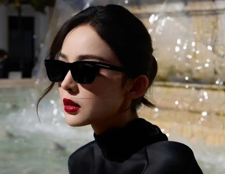 古力娜扎也太美了！无可挑剔啊！

虽然最近各流量花生的秀场图，一个比一个吹得牛，