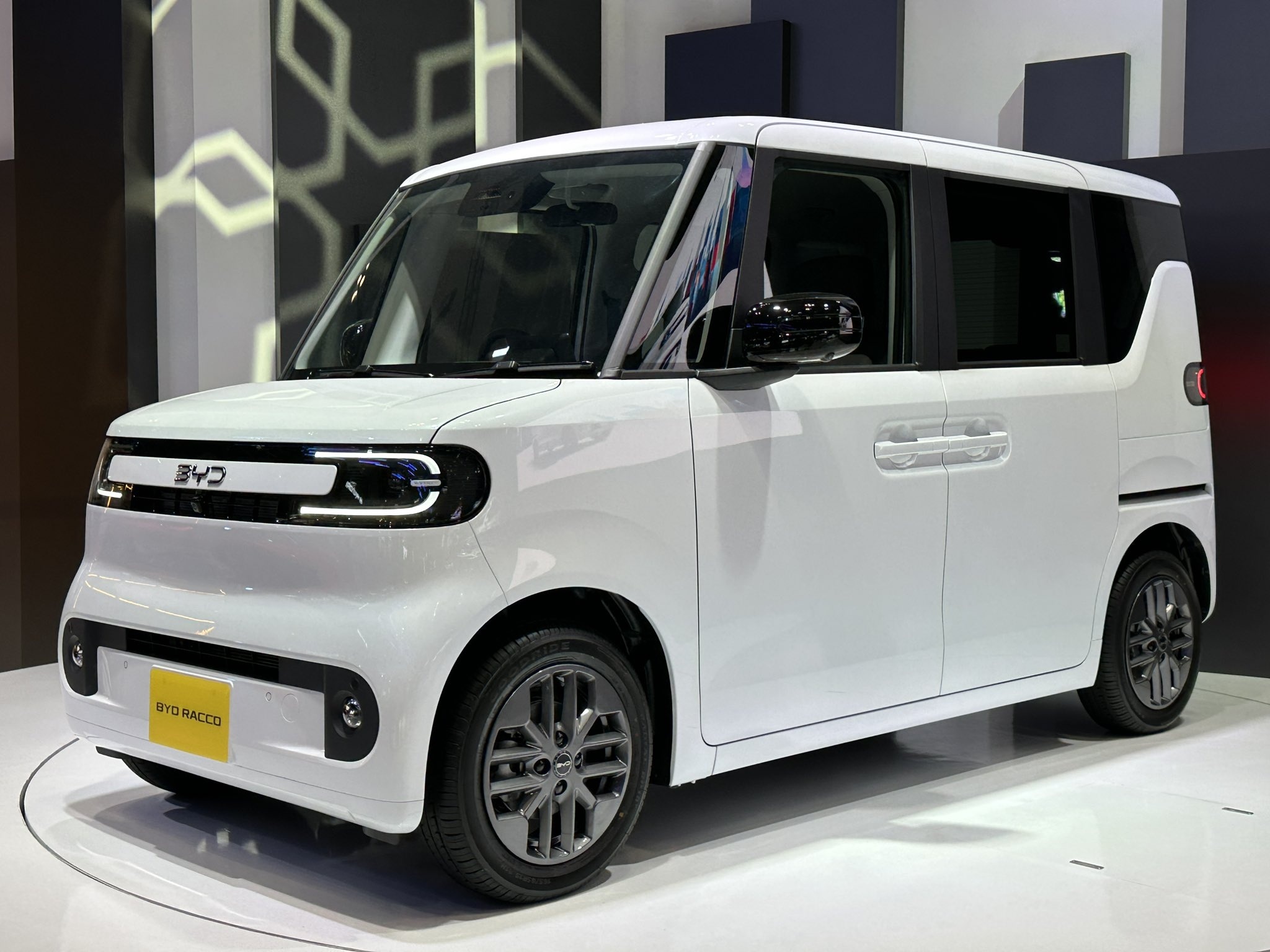 比亚迪专供日本的K-Car在东京车展亮相，叫作RACCO（海獭）。明年夏天正式上