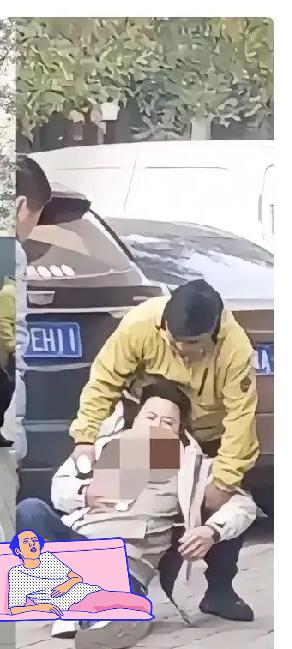 比捅人更窒息的，

是有人把“克扣血汗钱”当成权力游戏，

还怪受害者“不够隐忍