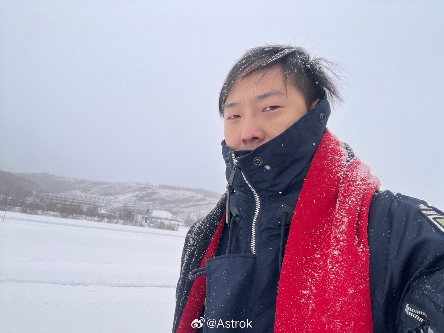 零下三十度感觉还行，这次直接短袖加厚外套也能凑合不是特别冷…倒是酒店暖气足的穿短