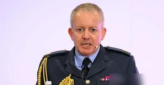 英国国防参谋长到乌克兰前线转了一圈，回来后说得很直白：乌军无人机操作员每摧毁一个