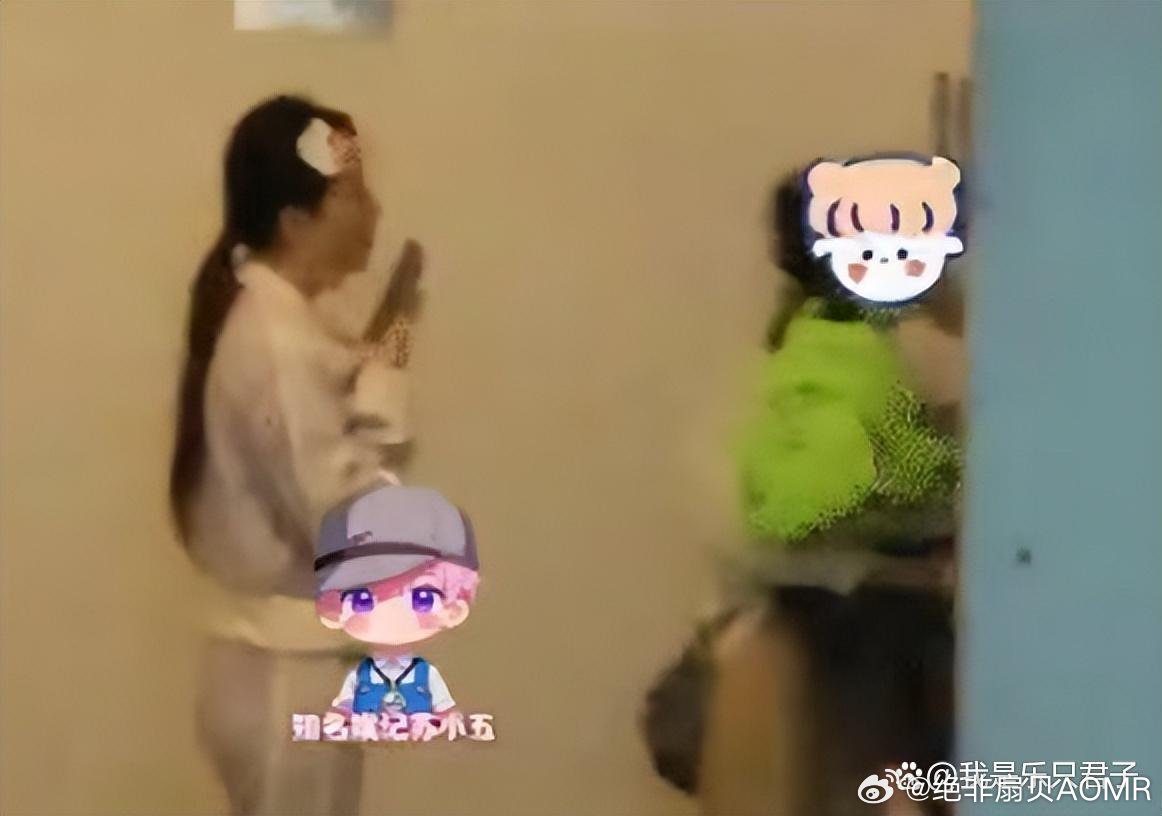 甜馨疑似当姐，冲上热搜第一！家中宝宝椅被扒，更多细节流出 