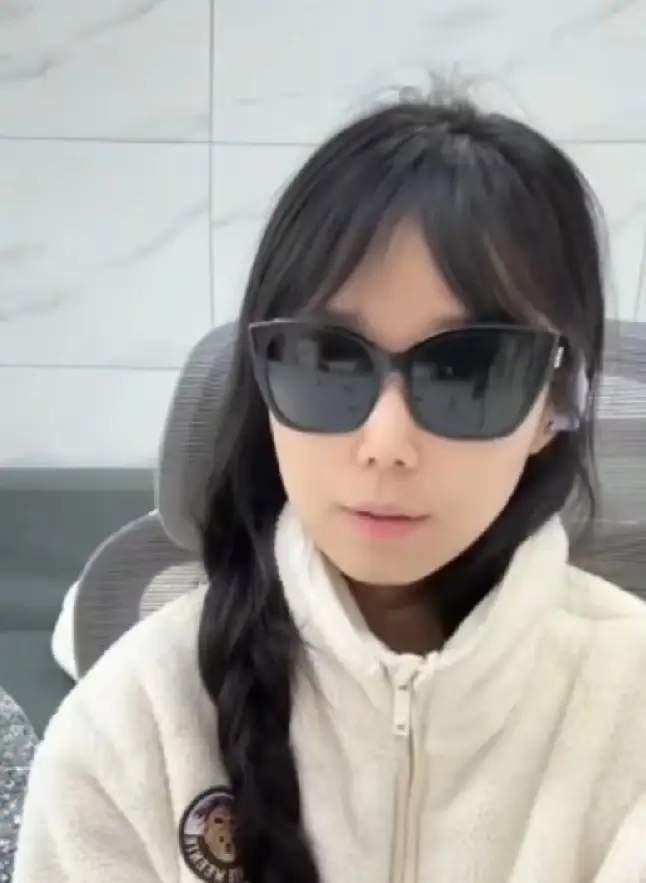 现在后悔的估计不止盲人女网红“抱抱盲兔”，还有她的父母也挺后悔的，自己的女儿后天