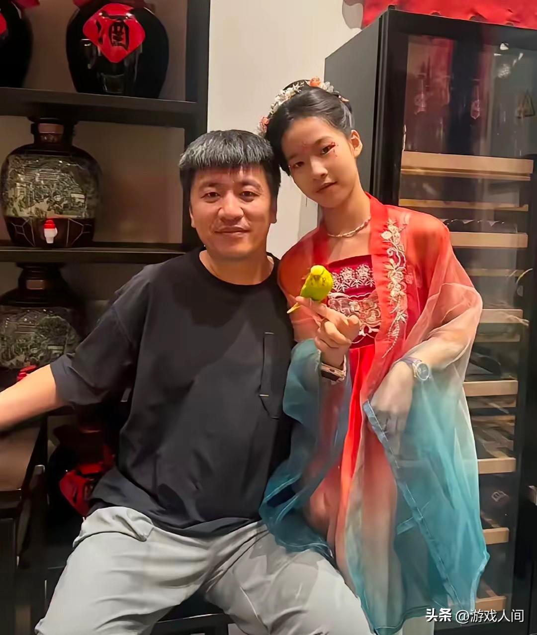 41岁的年纪，干完了80岁的活
张老师的离世任谁听了不鼻酸
我想这朵才11岁的“