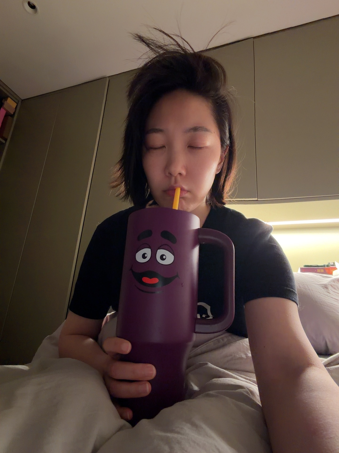 怎么没人告诉我喝泻药这么痛苦，一晚上要喝 4L 水，四升啊！！！又困又想拉又要喝