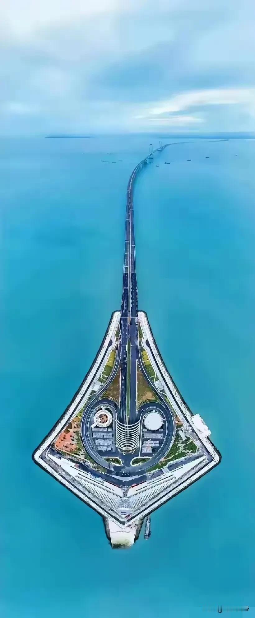 深中通道这造型，看上去非常独特，很像常见的某种物体形态，不得不佩服设计者的独到眼