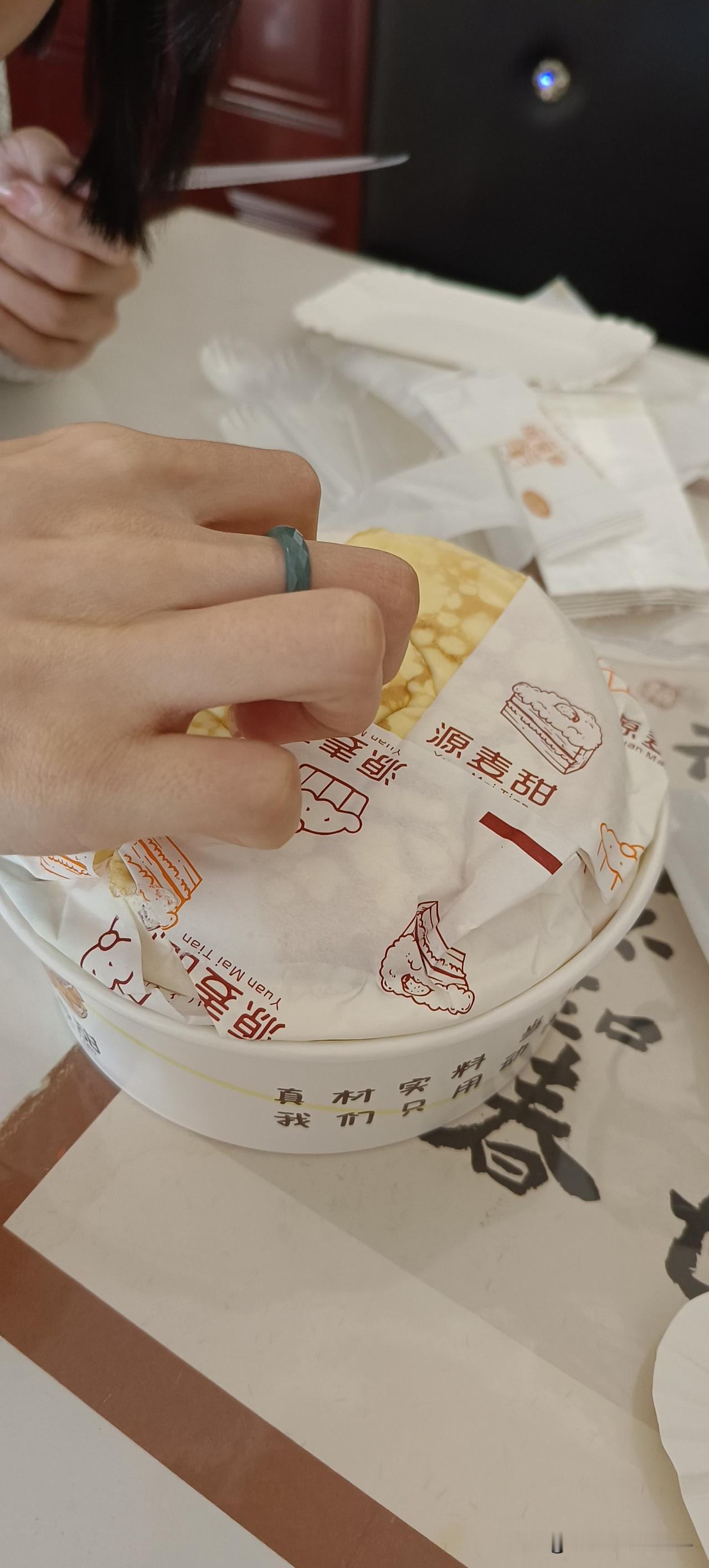 跟着姑娘享福吧，一个人在家的时候再累，再难受，也没有想过点外卖。
还没睡醒，女儿