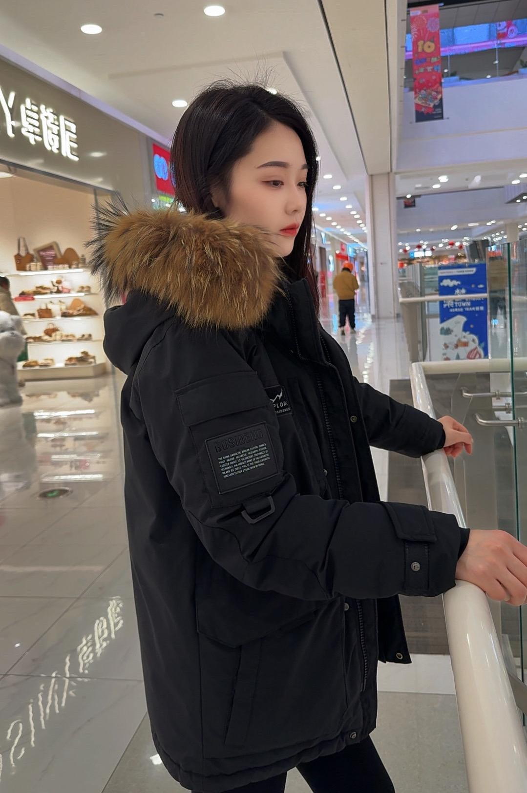 不要把自己的伤疤掀开给别人看 只会成为别人刺伤你的武器 没有人会心疼你...