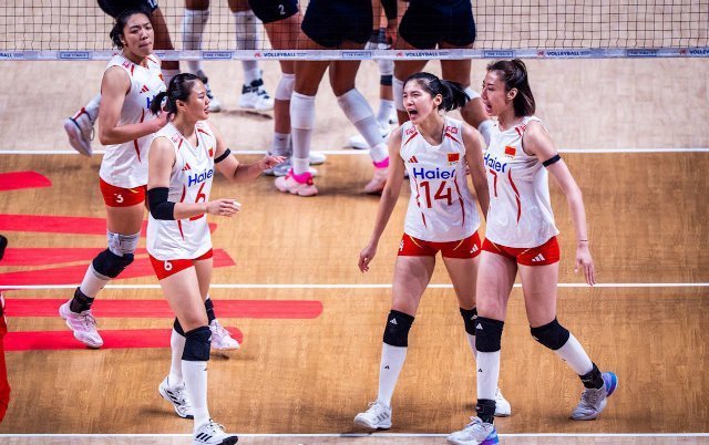 中国女排3比2美国女排恭喜中国女排3-2击败美国女排杀进四强，这场姑娘们的表现更