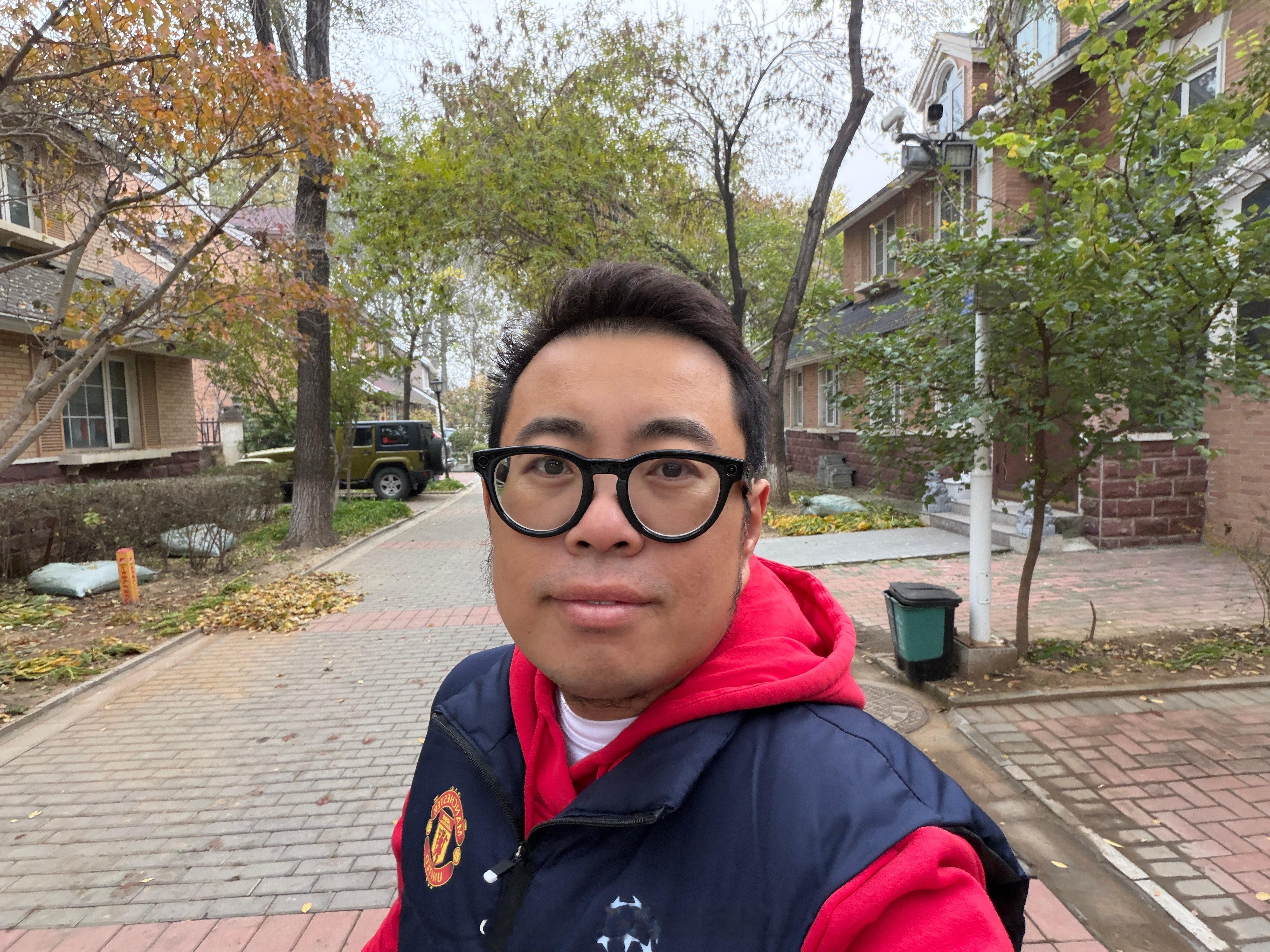 那必然看度数啊，你像我500多度的近视加散光，除了睡觉，干啥都离不开眼镜……尤其