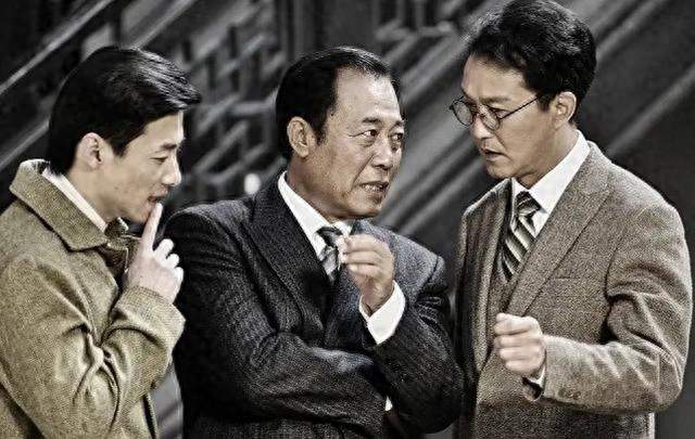 央视《交锋》首播爆火！8字点评，撕开和平年代谍战真相