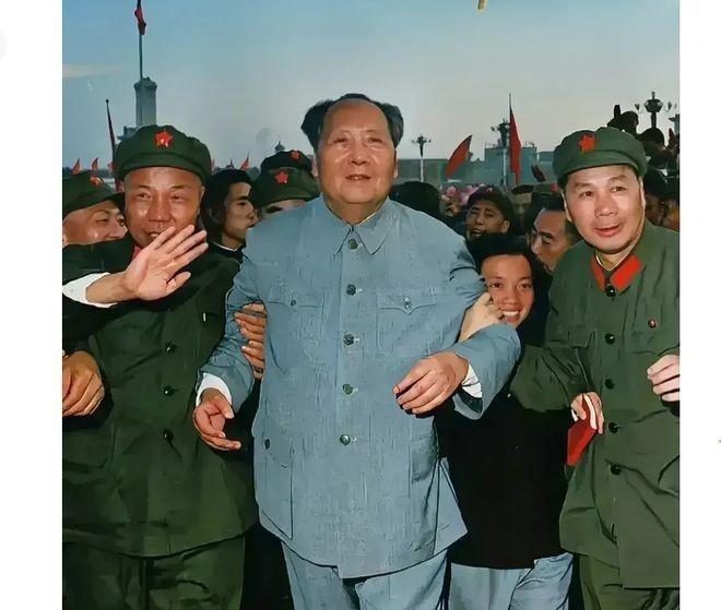 1965年1月下旬，中共中央军委向毛泽东送呈了一份请示报告。
黄克诚1902年出