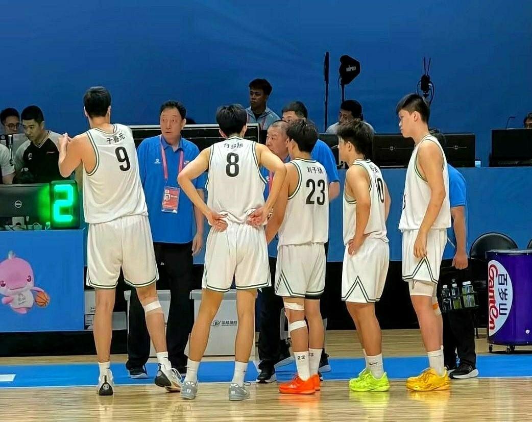 文章标题：辽宁U18惨负广东3

文章内容：辽宁U18惨负广东33分，青训危机加