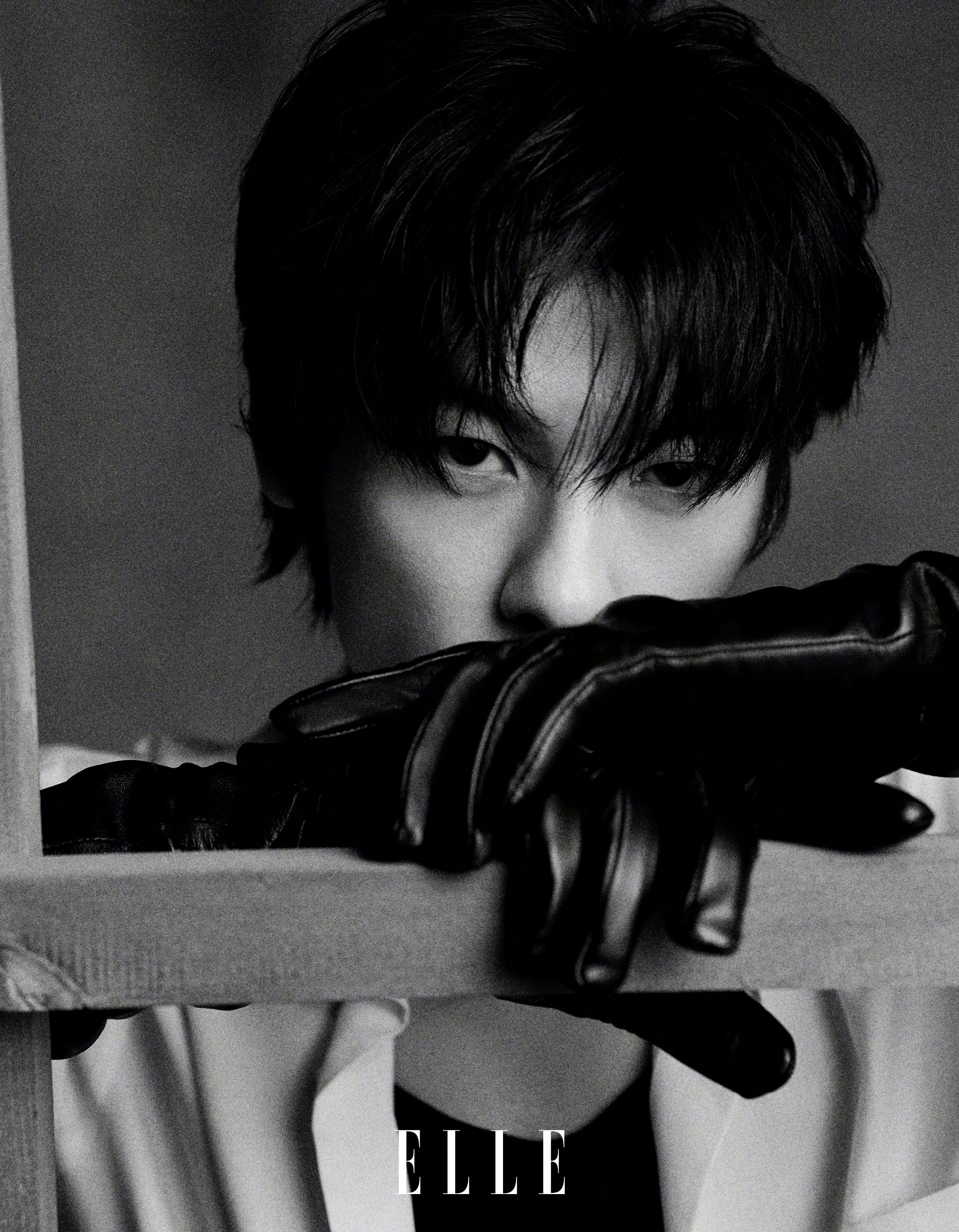 赏图bot许光汉，《ELLE》5月刊封面，摄影：于聪 