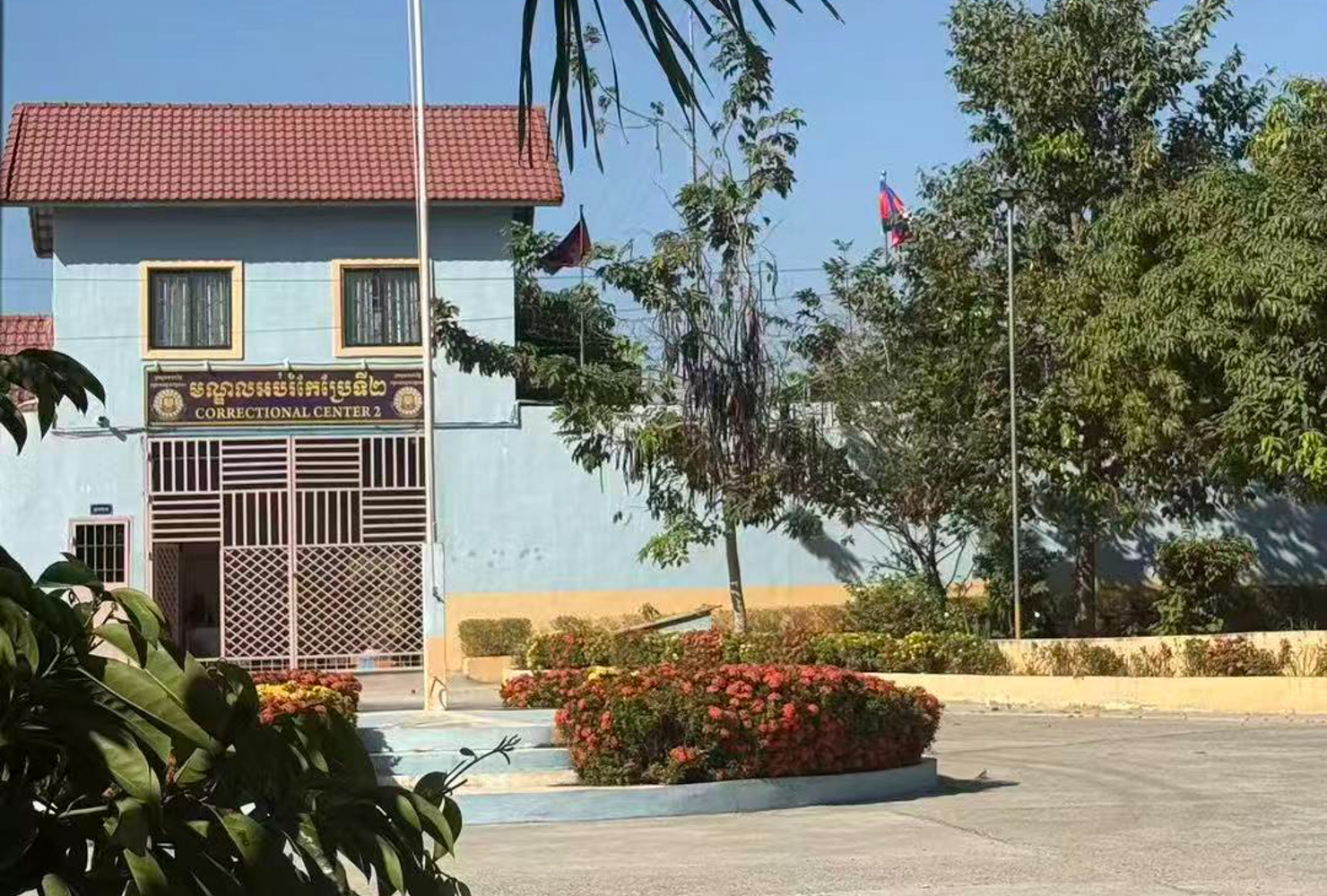 【23岁女导演坠亡2嫌疑人不予起诉】23岁女导演在柬坠亡现场2人声明 2026年
