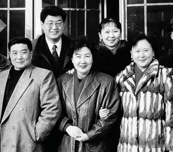 彼年，三位京剧荀派名家同框亮相。在我看来，他们各自的最佳代表作当属“三红”：
宋