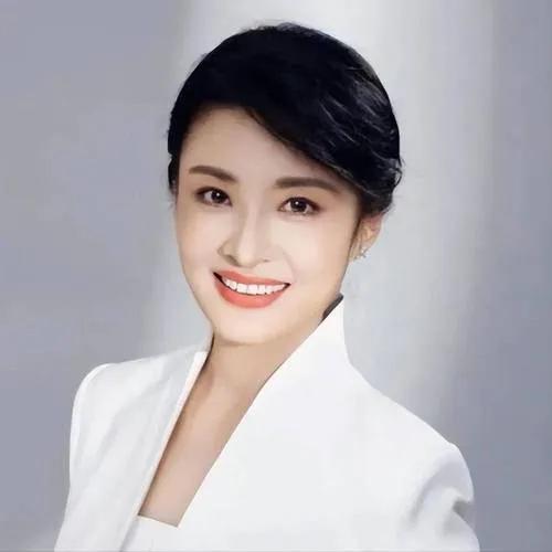 周涛12年婚姻历经痛楚与成长，离婚后她勇敢追寻真爱，展现出了令人惊艳的生活态度。