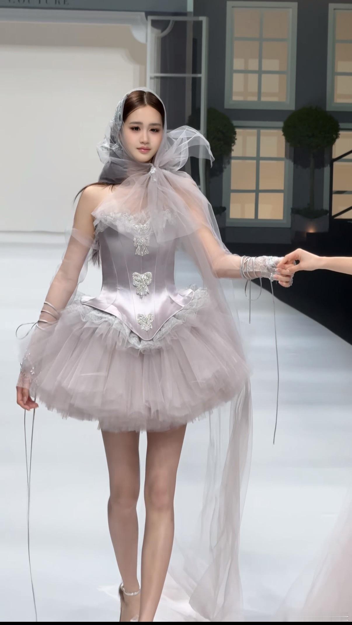 考拉姐妹俩遗传钟丽缇的基因高颜值 