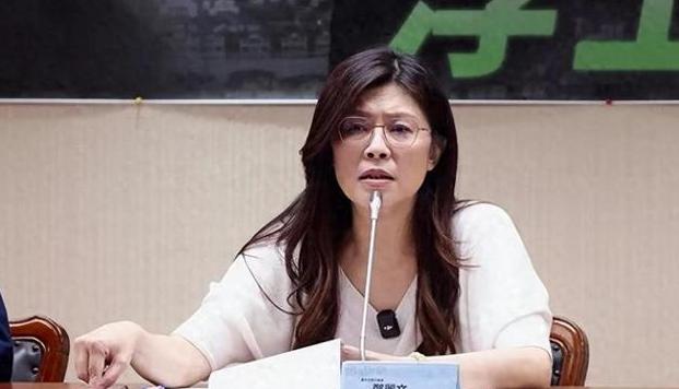 郑丽文即将去美国，但从国民党内部现在的情况看，郑丽文很大可能不会参加下一届台湾的