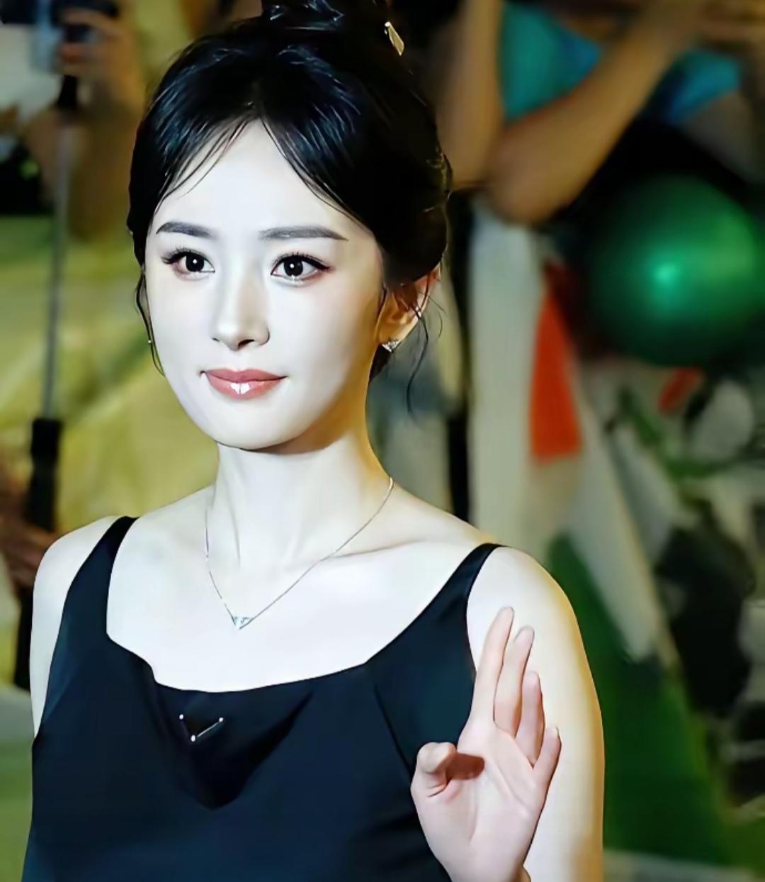 杨幂现在的状态又美回来了，网友说她的脸保养相当于普通人一套首付。

明星赚钱真是