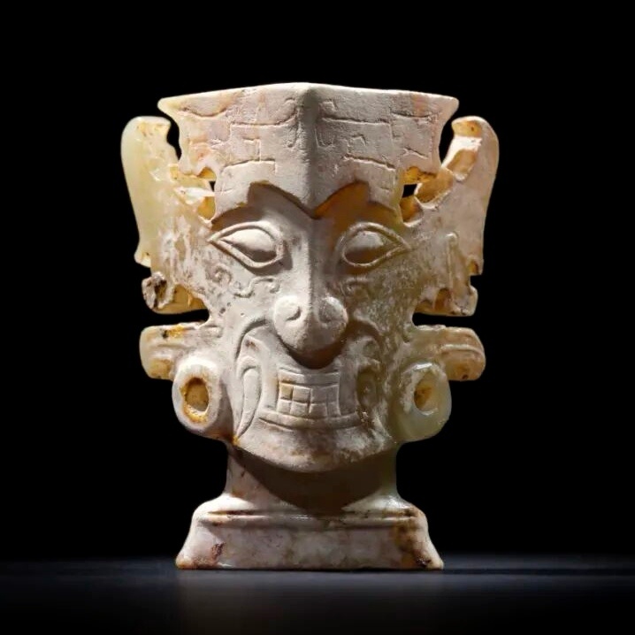 高古玉 长着一双橄榄眼的石家河玉头像，在香港秋拍中，竟然拍出了高价？让内地人，大