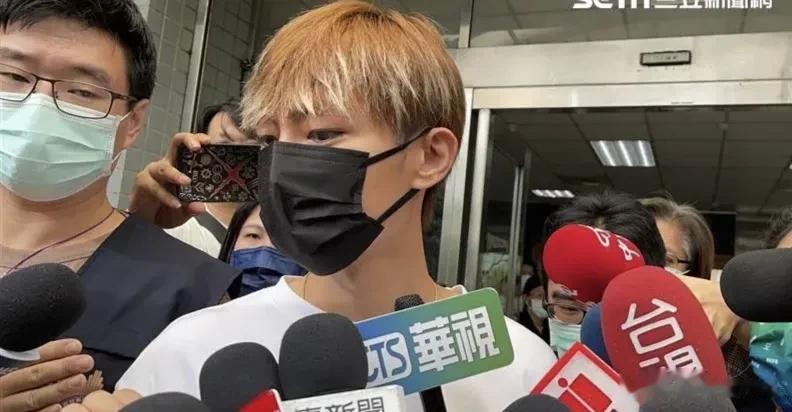炎亚纶这下麻烦了，据台媒报道，台湾警方已确认炎亚纶已涉犯偷拍，进而造成影片外流，