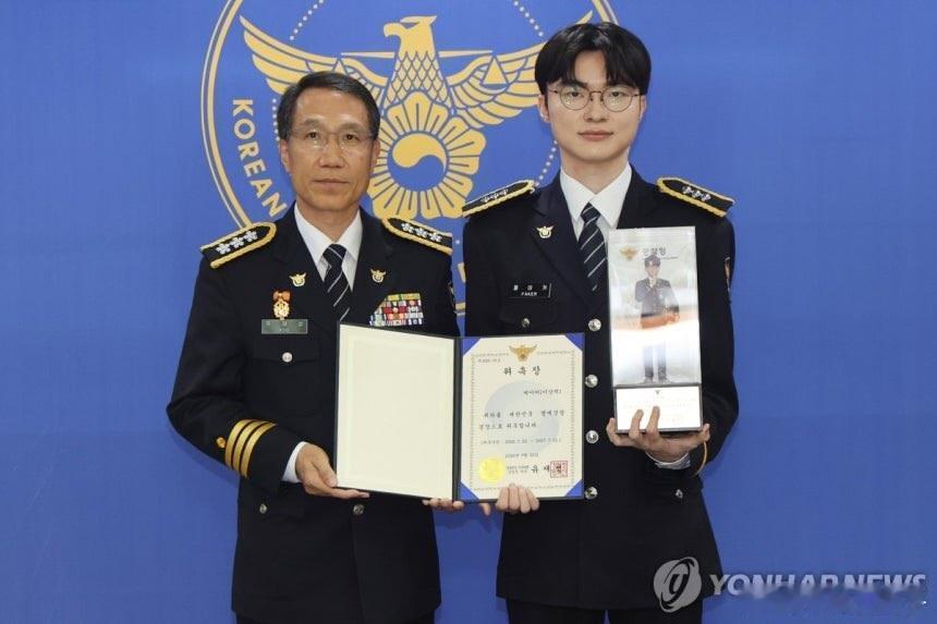韩国警察厅任命Faker为名誉警察暨网络赌博预防宣传大使。韩国zongtong指
