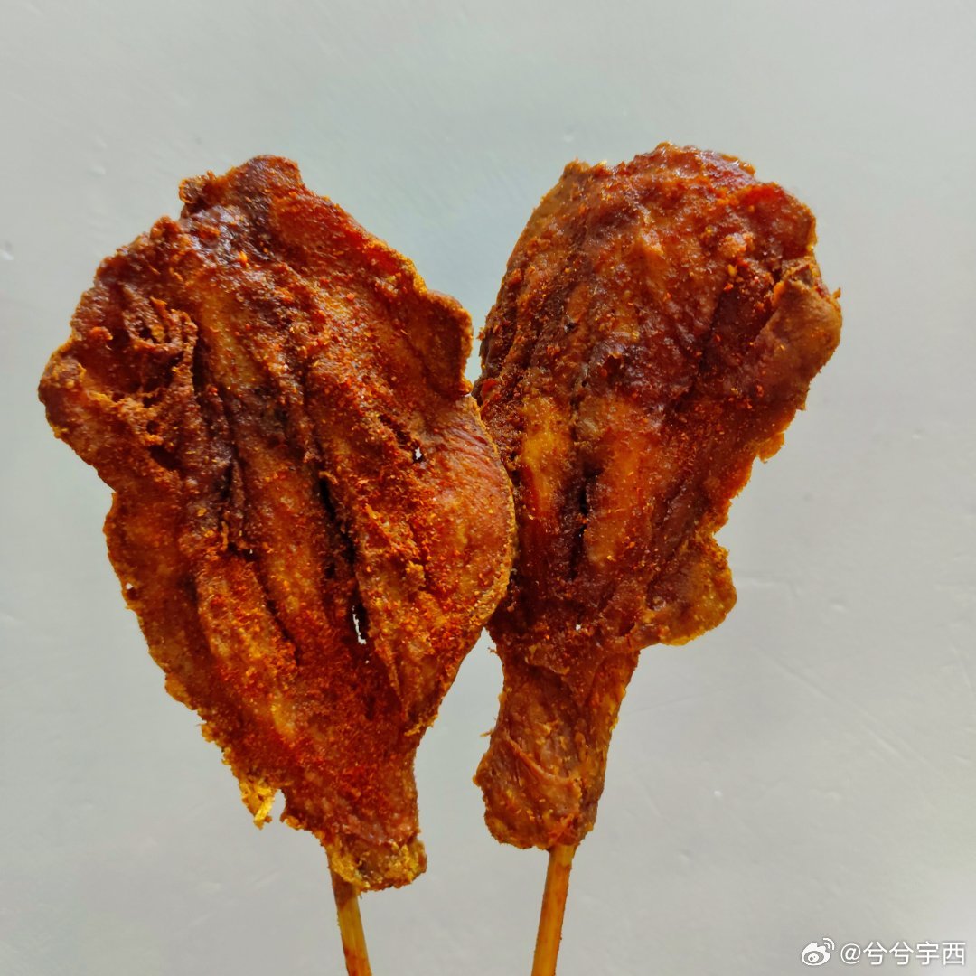 一好我就吃😋大鸡腿我会永远支持你大白墙简直绝佳拍照背景，嘻嘻 