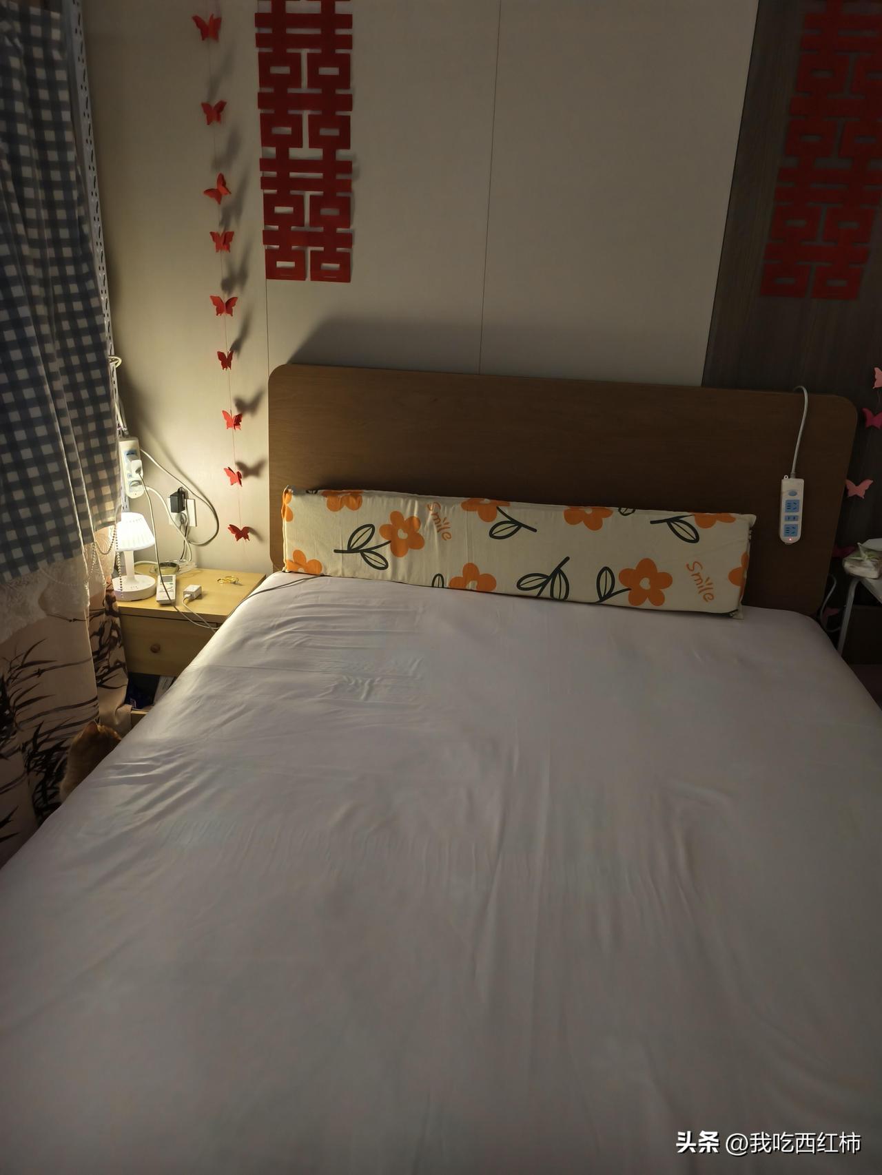 两个相依为命的人
住着一月几百的公租房。房子是我老公三年前申请的。这个房子是一居