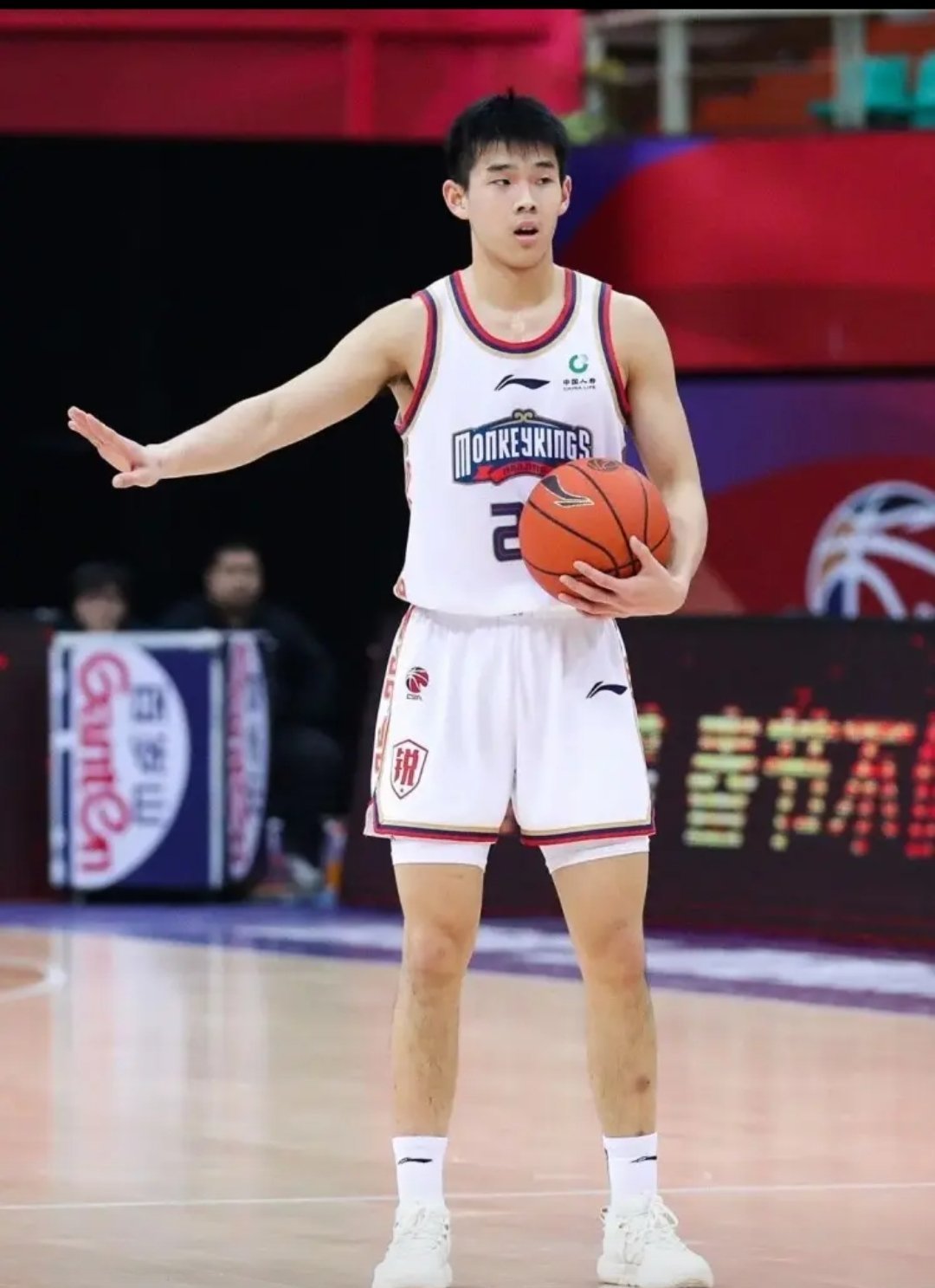 恭喜 林葳 被独行侠下属球队选中了，加油小伙子。 ​​​