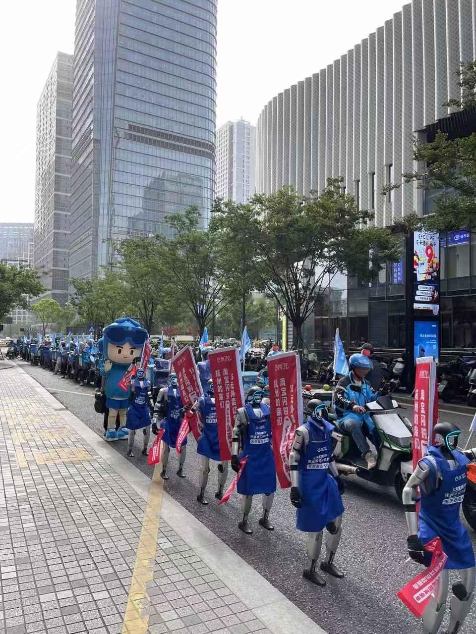 杭州首个被机器人取代的岗位出现又是直升机拉广告，又是春晚同款机器人铁军，还有存在