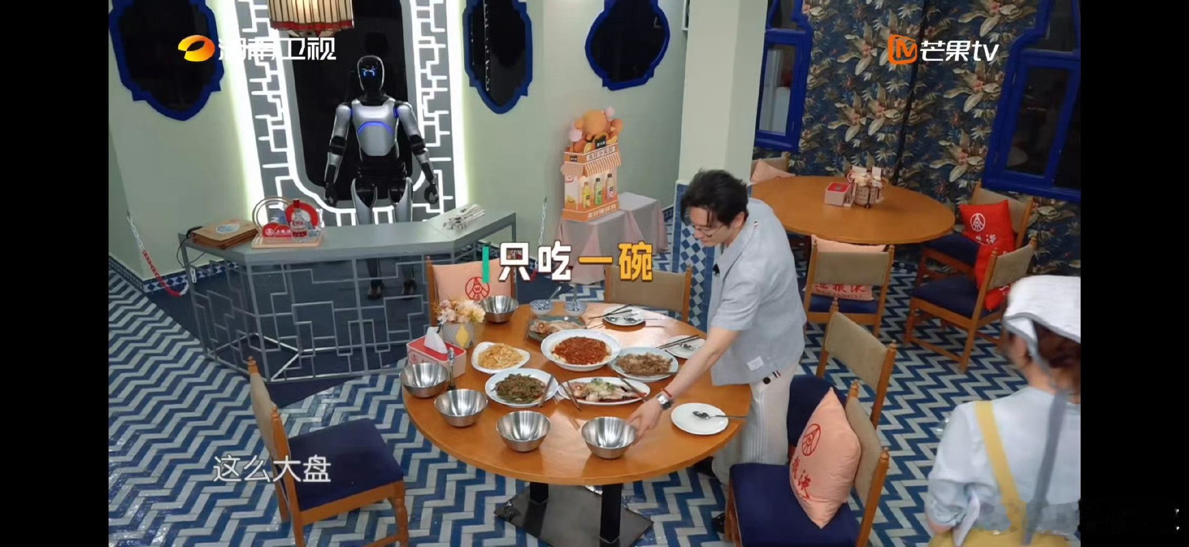 黄晓明[超话]黄晓明用盆干饭人狠话不多中餐厅中餐厅名场面黄晓明吃员工餐太绝！店长