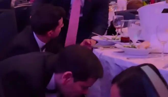 美国白宫晚宴竟然发生枪击案！
4月25日白宫晚宴，竞然在众目睽睽之下向世界直播了